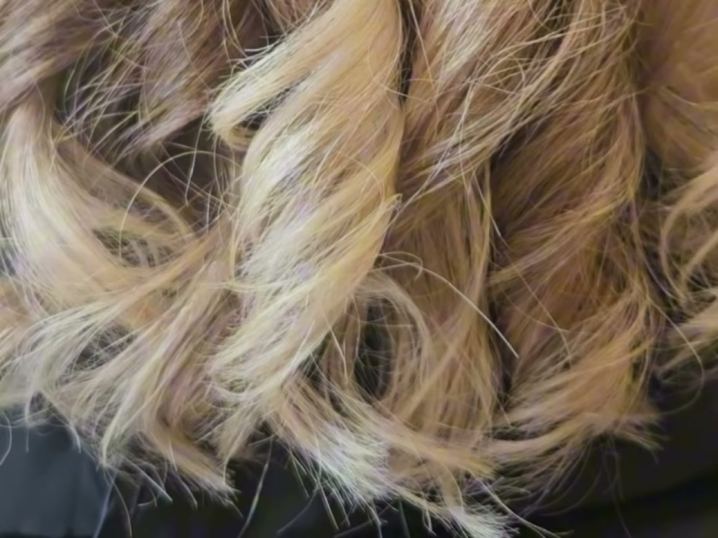 Blonde Längen nachher, mit Wellen und Glanz